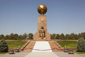 Independence Monument and Happy Mother Monument, Independence Square, Mustakillik Maydoni Independence Monument and Happy Mother Monument, Independence Square, Mustakillik Maydoni