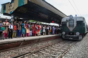 Transport, india west bengal kolkata train arrives