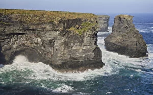 Ireland, County Clare, Dramatic cliff scenery near Kilkee