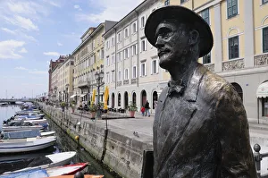 Italy, Friuli Venezia Giulia, Trieste, statue of James Joyce along the Canal Grande Italy, Friuli Venezia Giulia, Trieste, statue of James Joyce along the Canal Grande