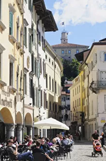 Italy, Friuli Venezia Giulia, Udine, Piazza Mateotti with cafes & view to Castle