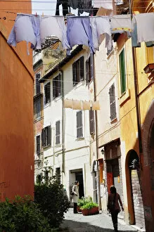 Italy, Lazio, Rome, Trastevere, Piazza de Santa Maria de Trastevere, narrow side street
