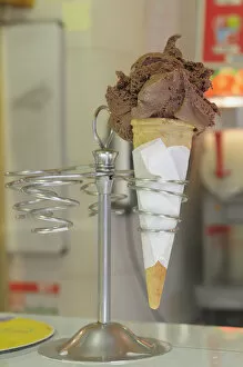 Italy, Veneto, Venice, gelato, chocolate ice cream, Boutique del Gelato, San Marco