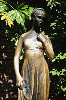 Italy, Veneto, Verona, statue of Juliet, Casa di Giulietta Italy, Veneto, Verona, statue of Juliet, Casa di Giulietta