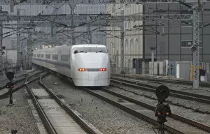 Images Dated 21st October 2008: Japan Tokyo a hikari shinkansen bullet train arrives at Station