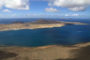 Mirador del Rio viewpoint 497 metres or 1630 feet above sea level with view across the Rio Strait towards La Graciosa Mirador del Rio viewpoint 497 metres or 1630 feet above sea level with view across the Rio Strait towards La Graciosa