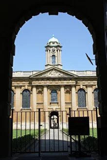 The Queens College seen through entrance arch and gateway The Queens College seen through entrance arch and gateway