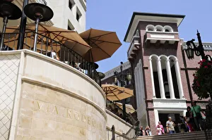 Restaurant & steps to Two Rodeo shopping alley Rodeo Drive Restaurant & steps to Two Rodeo shopping alley Rodeo Drive