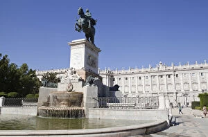 Spain, Madrid, Statue of Philip IV of Spain with the Palacio Real in the background