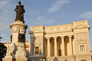 Images Dated 14th August 2014: Spain, Madrid, Statue of Queen Maria Isabel de Braganza in front of the Museo del Prado