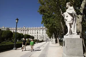 Statue in the Jardines de Lepanto with the Palacio Real in the background