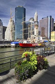 USA, New York, Manhattan, South Street Seaport, general view USA, New York, Manhattan, South Street Seaport, general view