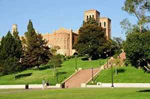 Images Dated 8th September 2009: View of the quad with towers of Royce Hall UCLA Westwood