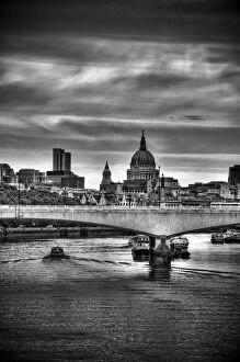 Photo Collection: UK, London, The City, Waterloo Bridge over River Thames