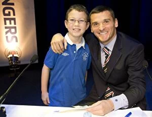 Football Junior Agm Agm Collection: Rangers Football Club: Lee McCulloch Engages with a Fan at the 2010 Junior AGM at The Armadillo