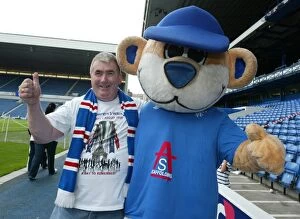 Images Dated 8th August 2010: Soccer - Rangers Charity Foundation - Charity Walk - Ibrox