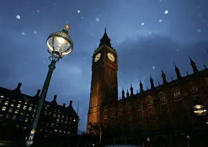 Images Dated 17th January 2005: Britains Houses of Parliament are seen during a rain shower in London