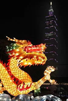 Taipei Collection: A dragon-shaped lantern is on display in front of Taiwans landmark building Taipei