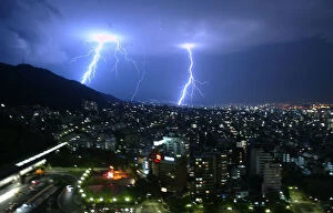 Images Dated 26th May 2002: A GENERAL VIEW OF LIGHTENING STRIKING OVER THE CITY OF KOBE