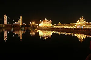 <b class=qtipBold><figcaption>GF2E51516FJ01</figcaption></b><br>The holy Sikh shrine of Golden Temple is illuminated on the 343rd birth anniversary of Guru Gobind Singh in the northern Indian city of Amritsar January 5, 2009. Guru Gobind Singh was the last and the tenth Guru of the Sikhs. REUTERS/Munish Sharma (INDIA) GF2E51516FJ01
