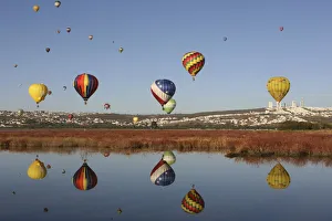Leon Gallery: Hot air balloons fly over the Metropolitano park during the International Hot-Air