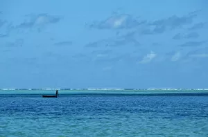 Images Dated 13th November 2003: LONE FISHERMAN OFF EAST COAST OF MAURITIUS