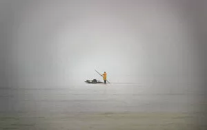 Images Dated 30th March 2005: A Palestinian fisherman rows his fishing boat near the Jewish settlement of Shirat
