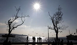 Sunlight Gallery: People enjoy sunny weather at a park by the Bosphorus in Istanbul