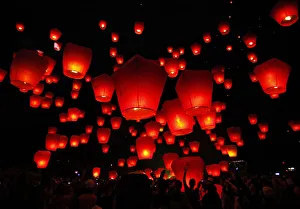 People release sky lanterns to celebrate the traditional Chinese Lantern Festival in Shifen People release sky lanterns to celebrate the traditional Chinese Lantern Festival in Shifen