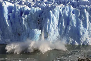 Images Dated 27th October 2008: Perito Moreno Glacier El Calafate in the Patagonian province of Santa Cruz, southern Argentina
