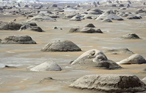 Africa Gallery: Rocks known as El Mokhimat are seen in the Old White Desert near the Farafra Oasis