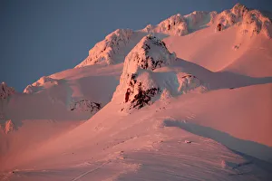New Gallery: At sunset, climbers and rescue personnel descend Mount Hood