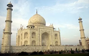 Images Dated 19th December 2008: Tourists visit the historic Taj Mahal in Agra