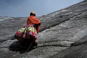 Scarf Gallery: The Wider Image: Bolivias cholita climbers