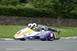 Images Dated 4th June 2003: Andrew Laidlow & Patrick Farrance (Baker Yamaha) 2003 Sidecar TT