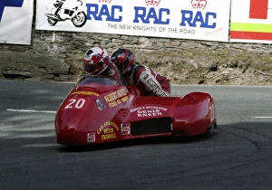 Artie Oates & Robert Fargher (Kawasaki) 1993 Sidecar TT Artie Oates & Robert Fargher (Kawasaki) 1993 Sidecar TT