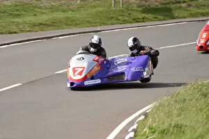 Images Dated 5th June 2004: Ben Dixon & Mark Lambert (Molyneux Yamaha) 2004 Sidecar TT