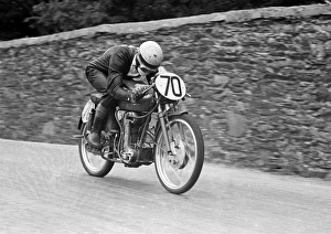 Cecil Sandford (MV) on Braddan Straight: 1952 Ultra Lightweight TT Cecil Sandford (MV) on Braddan Straight: 1952 Ultra Lightweight TT