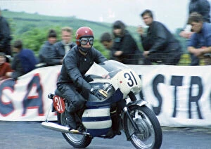 Images Dated 8th January 2019: Dave Nixon (Triumph) 1968 Production TT