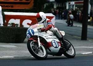 Images Dated 30th September 2018: Doug Randall (Yamaha) 1977 Junior TT