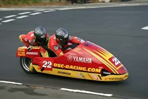Images Dated 4th June 2005: Glyn Jones & Ivan Murray (Yamaha) 2005 Sidecar TT