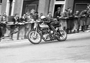 Images Dated 5th August 2017: Harry Hinton snr (Norton) 1950 Senior TT