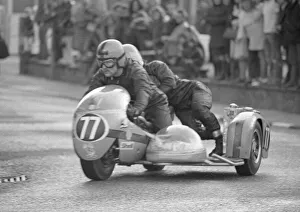 Bill Hodgkins & John Parkins (Guhn Norton) 1972 500 Sidecar TT Bill Hodgkins & John Parkins (Guhn Norton) 1972 500 Sidecar TT