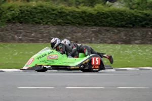 Images Dated 4th June 2003: Kenny Howles & Doug Jewell (Ireson Yamaha) 2003 Sidecar TT