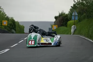 Images Dated 4th June 2005: Peter Farrelly & Aaron Galligan (Yamaha) 2005 Sidecar TT