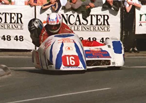 Images Dated 29th September 2018: Peter Nuttall & Nick Crowe (Ireson Yamaha) 1999 Sidecar TT