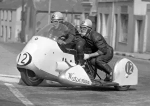 Images Dated 20th July 2012: Pip Harris at the Manx Arms; 1959 Sidecar TT