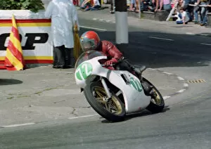 Images Dated 18th July 2019: Rob Hanna (Yamaha) 1982 Junior TT