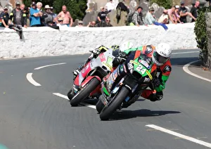 Close racing! Rob Hodson (Kawasaki) and Jamie Coward (Kawasaki) 2022 Southern 100 Rob Hodson (Kawasaki) and Jamie Coward (Kawasaki) 2022 Southern 100