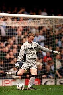 Images Dated 31st March 2001: Chris Kirkland Gears Up for Goal Kick: Coventry City vs Derby County (FA Carling Premiership)